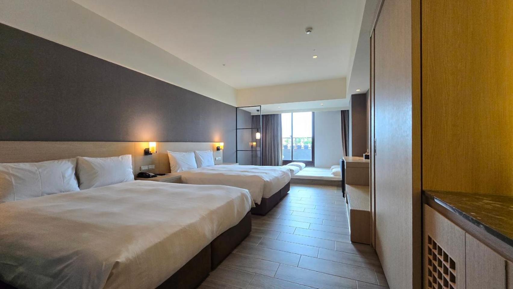 Grand Bay Resort Hotel Хенгчун Экстерьер фото Deluxe Family Room